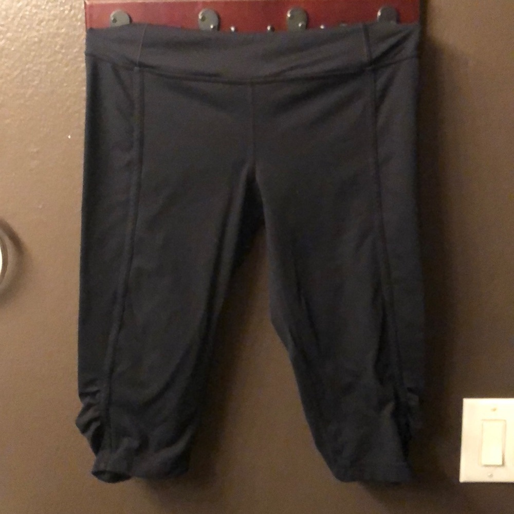 Lululemon crops. Size 10